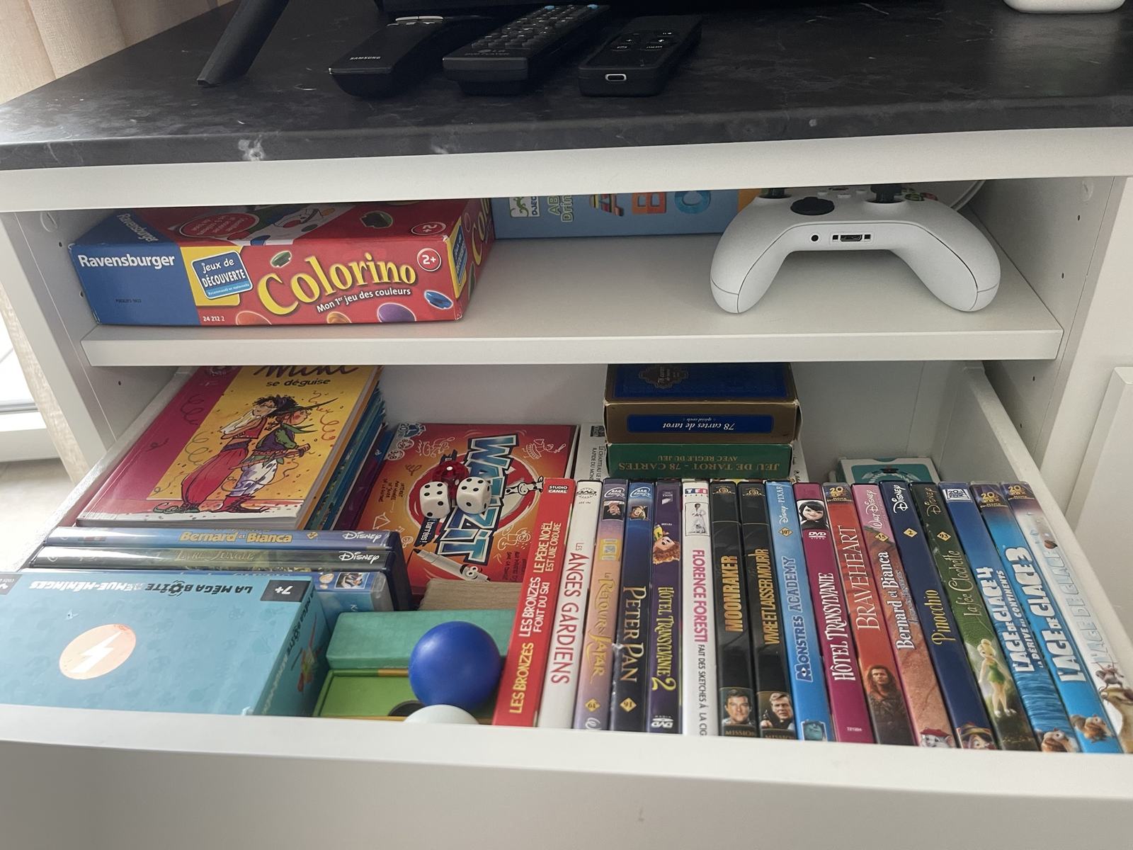Jeux de société, livres et DVD pour les enfants